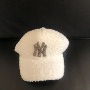 NYC Fleece Snow White Cap